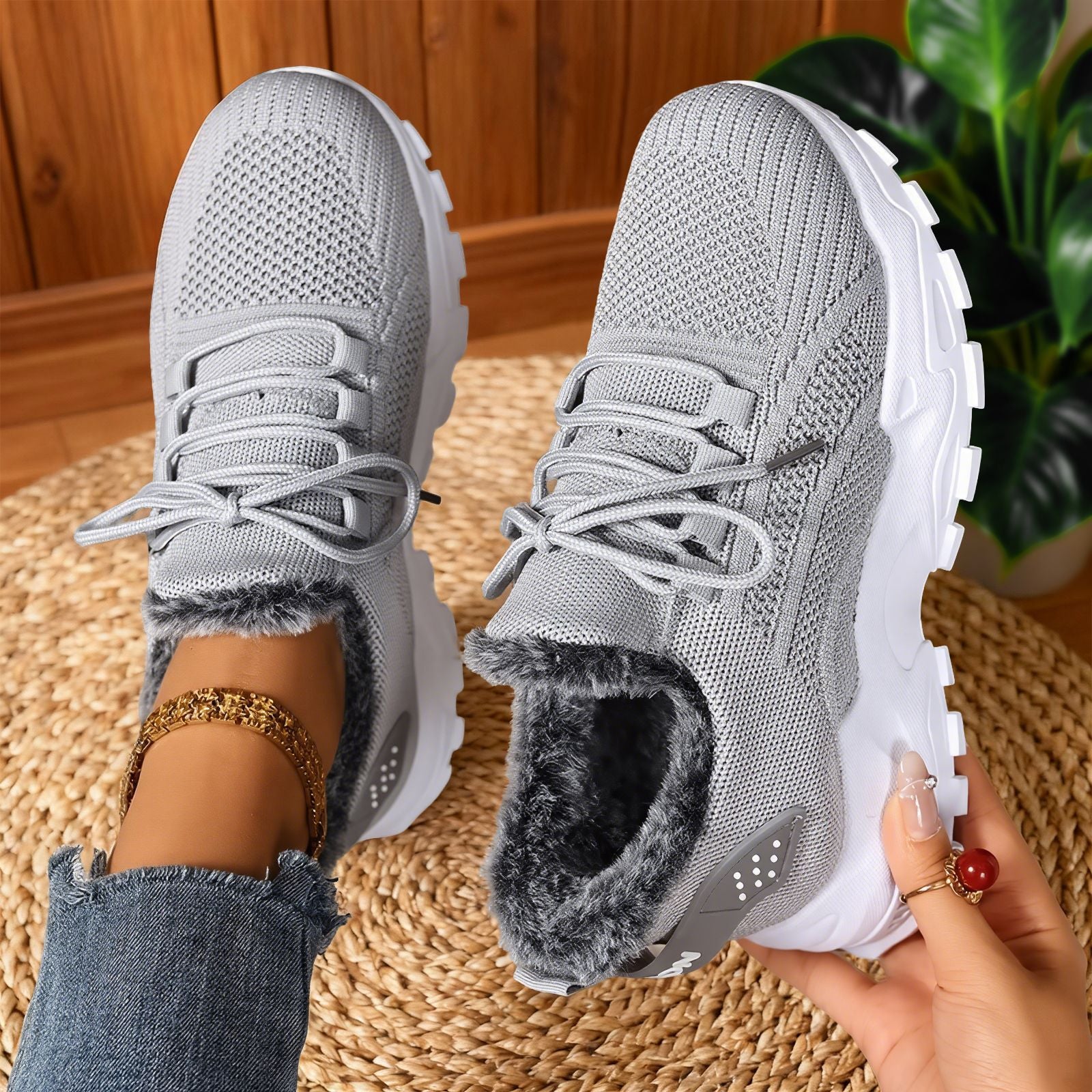 LUVIA | ORTHOPAEDIC SNEAKERS